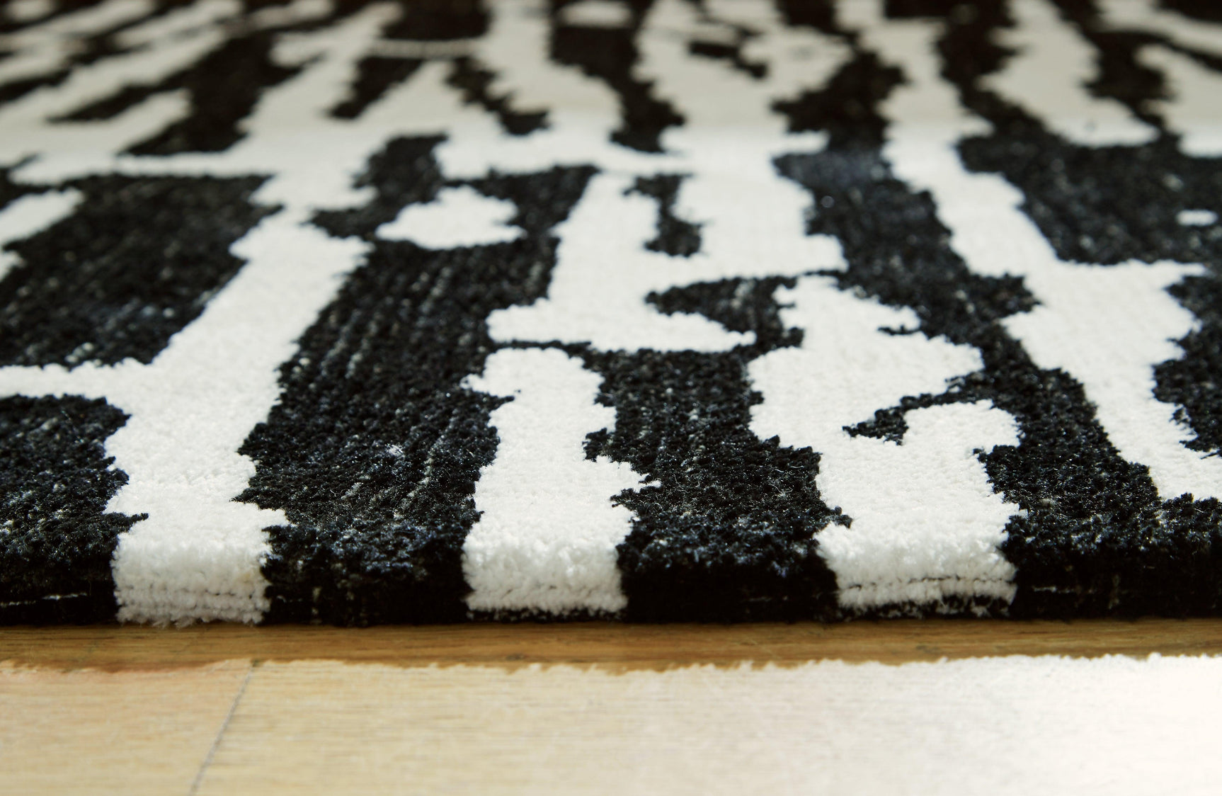 Bramshaw Black/Ivory Extra Large Rug - Ella Furniture