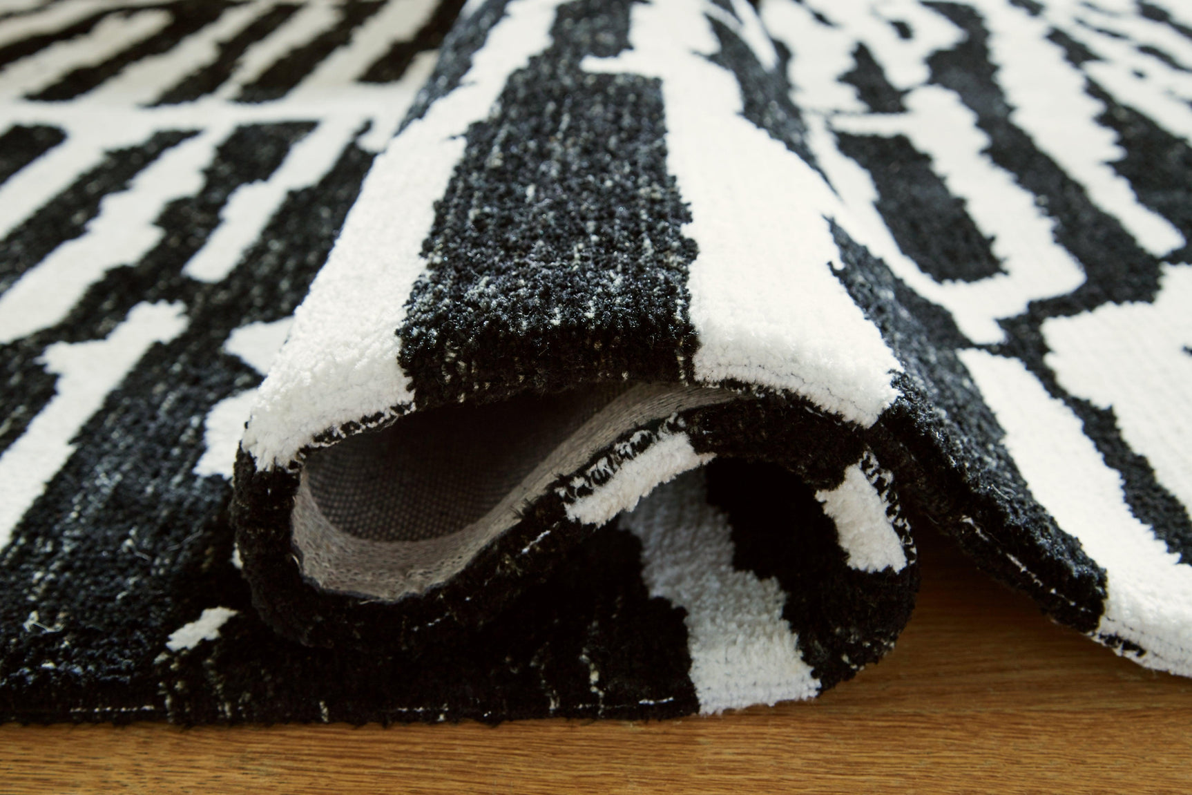 Bramshaw Black/Ivory Extra Large Rug - Ella Furniture
