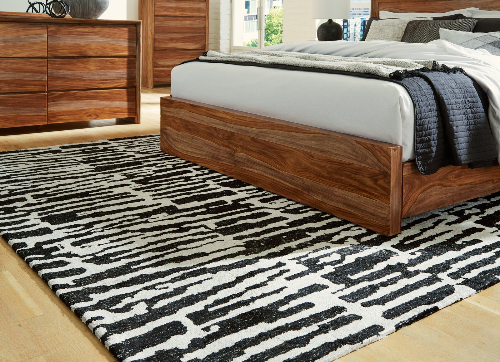 Bramshaw Black/Ivory Large Rug - Ella Furniture