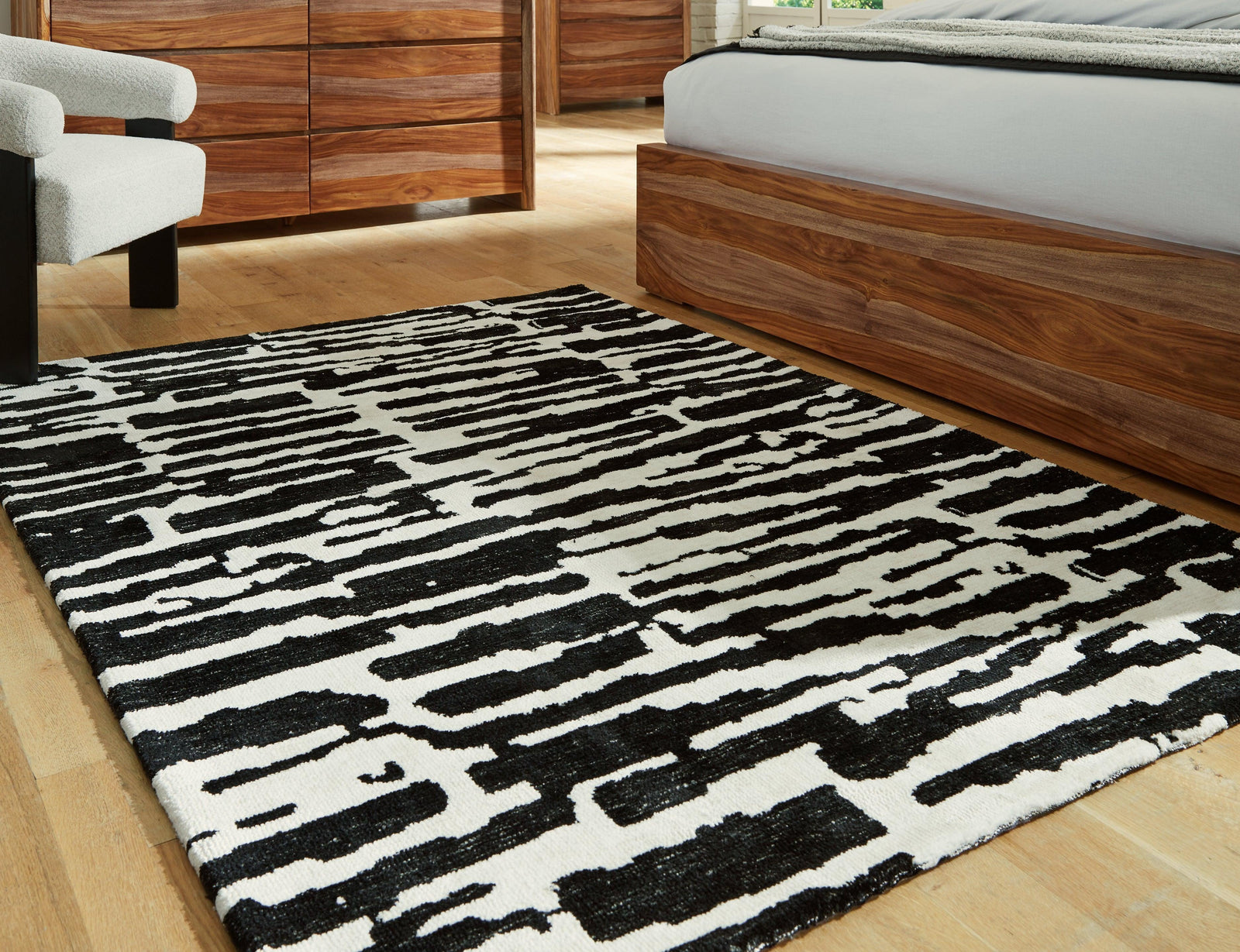 Bramshaw Black/Ivory Medium Rug - Ella Furniture