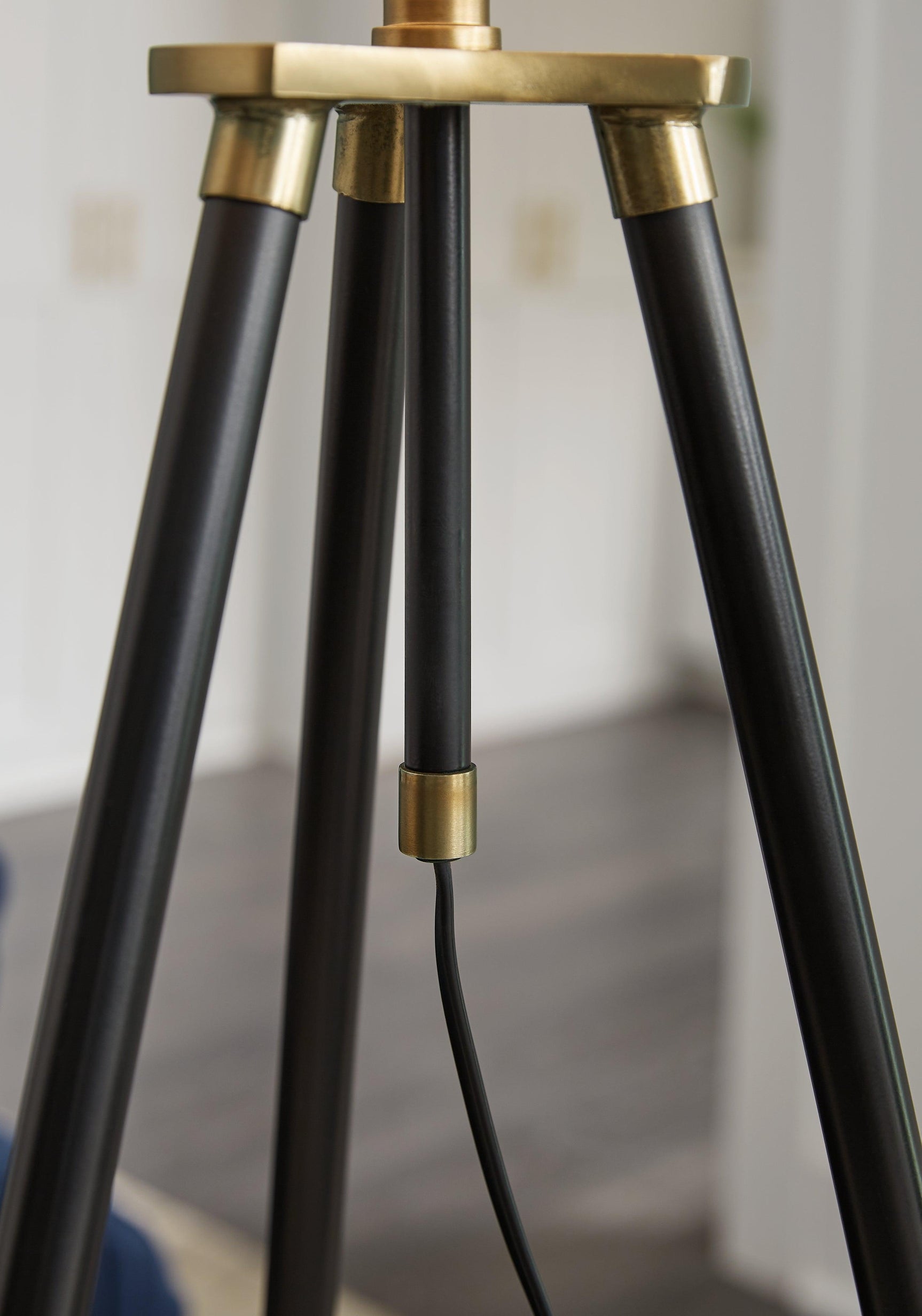 Cashner Black/gold Finish Floor Lamp - Ella Furniture