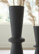 Collisten Black Vase detail view