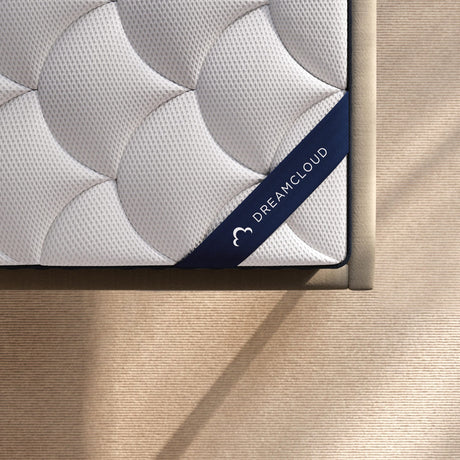 Dreamcloud Classic Memory Foam White Queen Mattress detail view