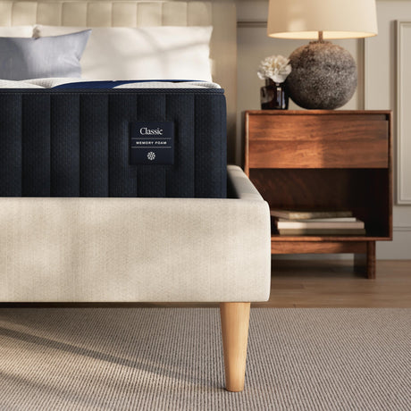 Dreamcloud Classic Memory Foam White Queen Mattress detail view