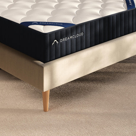 Dreamcloud Classic Memory Foam White Queen Mattress detail view