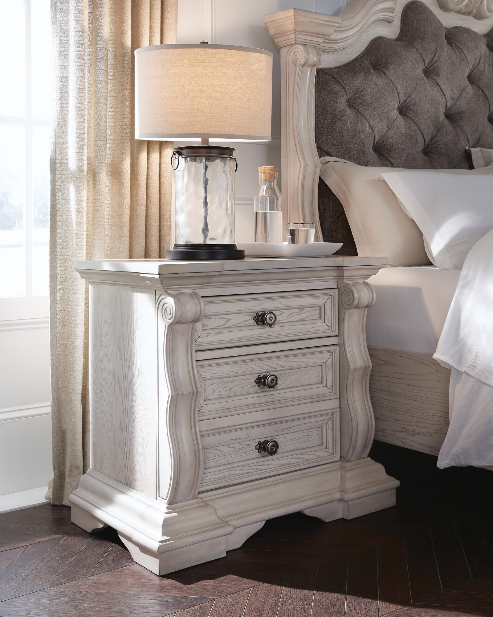 Bruchandi Antique White Upholstered Panel Bedroom Set view 3