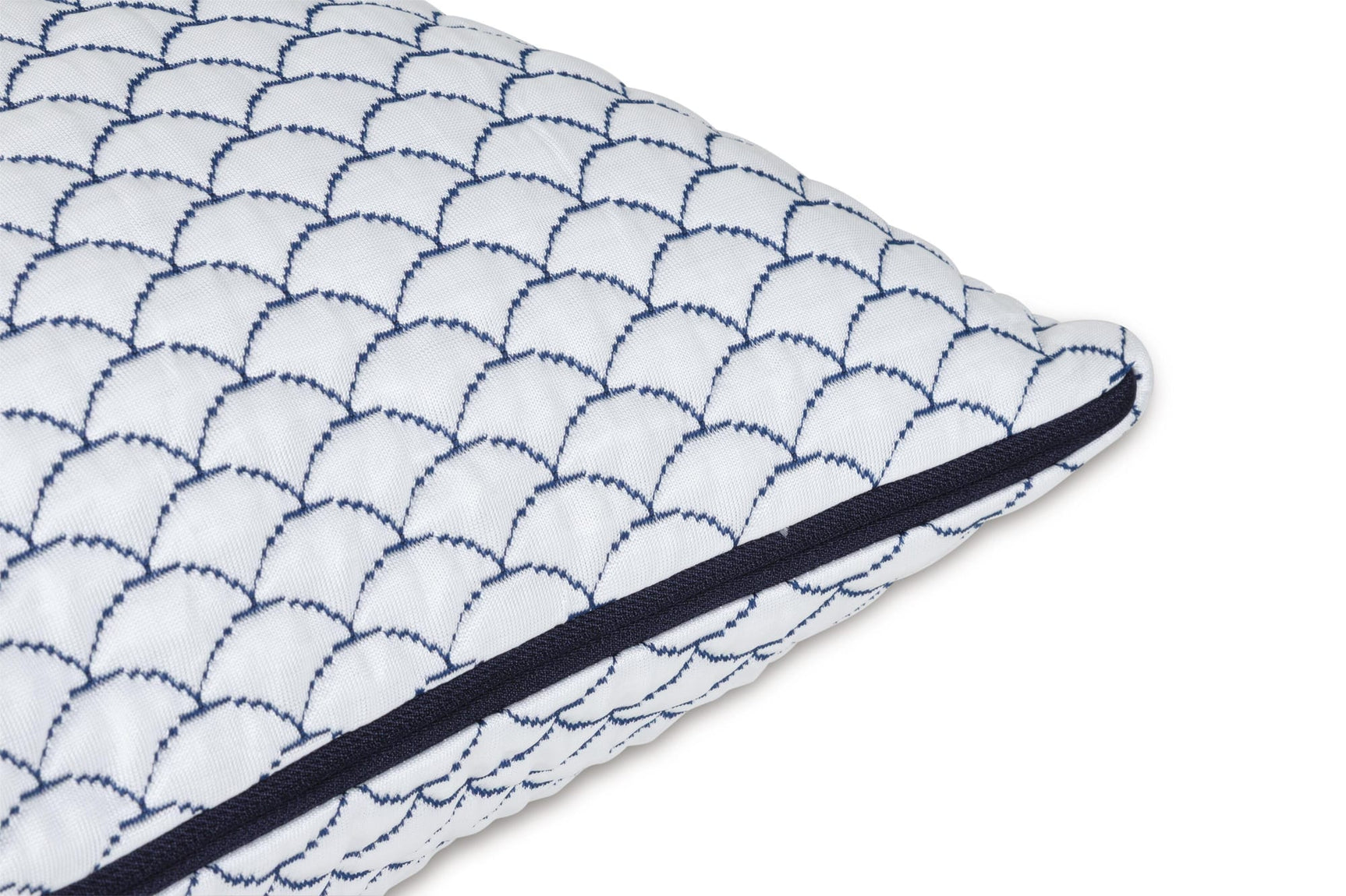 DreamCloudTM Classic White Pillow (Set of 4) detail view