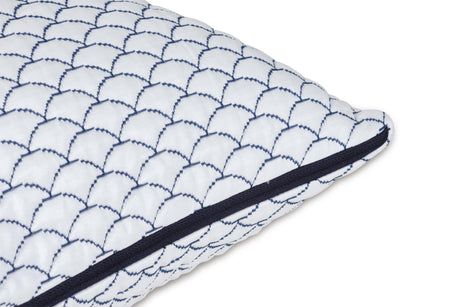 DreamCloudTM Classic White Pillow (Set of 4) detail view