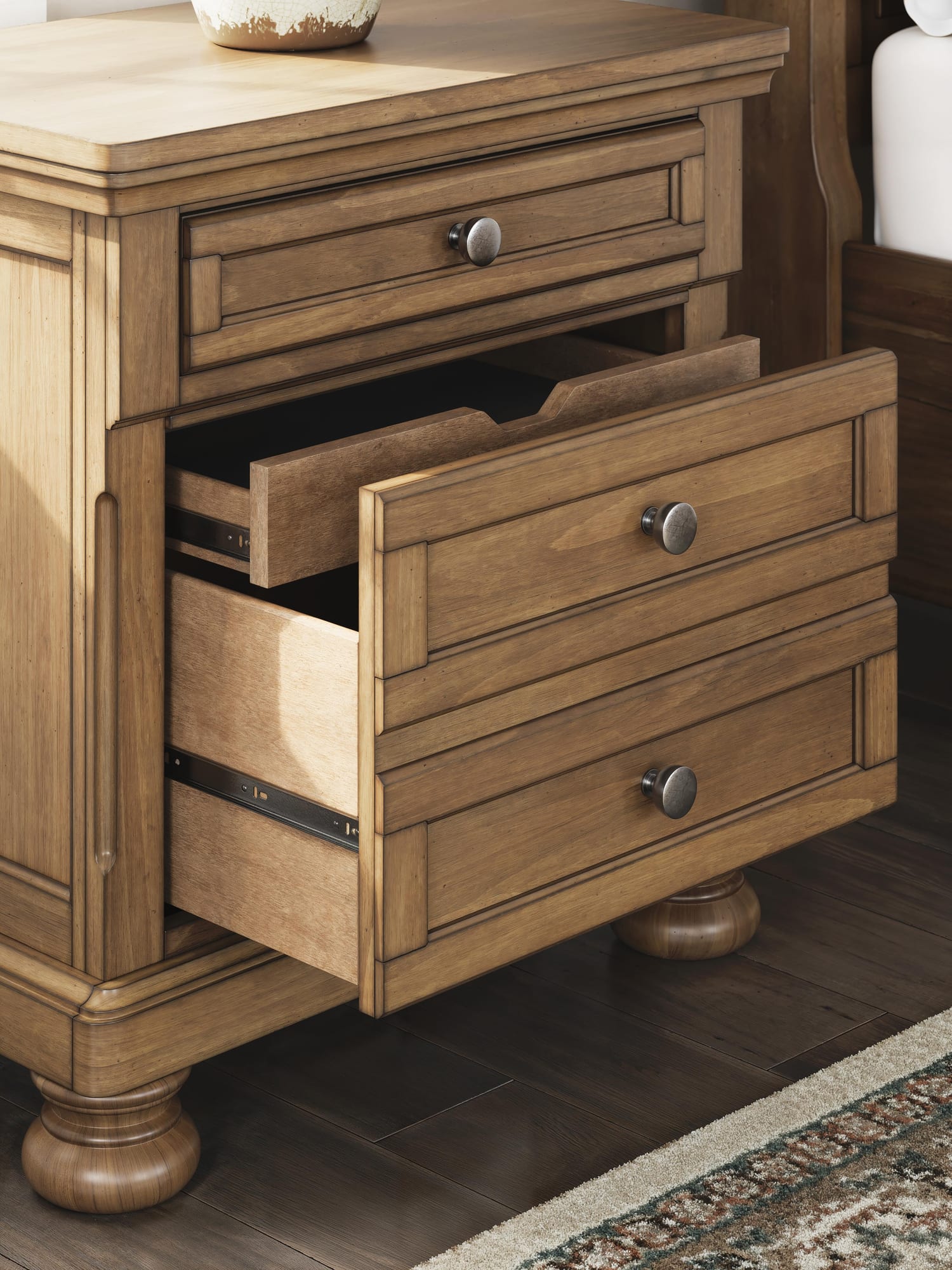 Feddinger Medium Brown Storage Sleigh Bedroom Set detail view