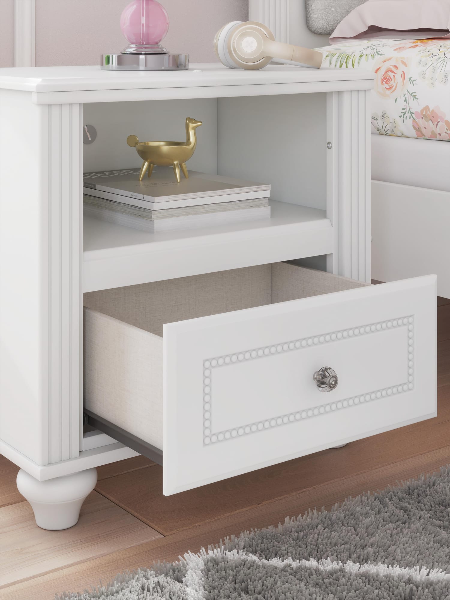 Kozlani White Upholstered Panel Bedroom Set detail view