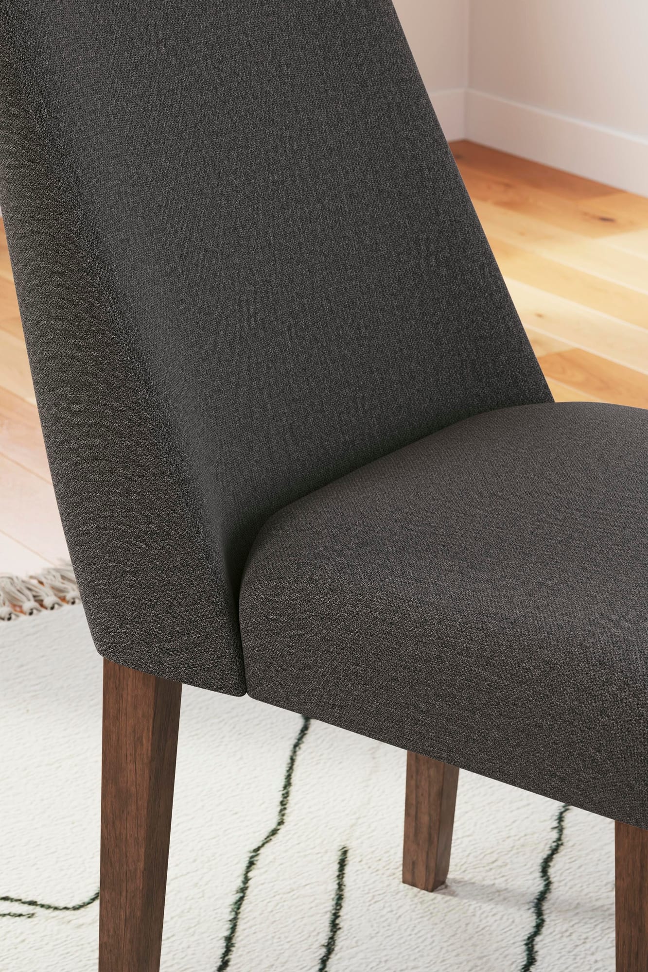 Lyncott Brown Dining Set 2 detail view
