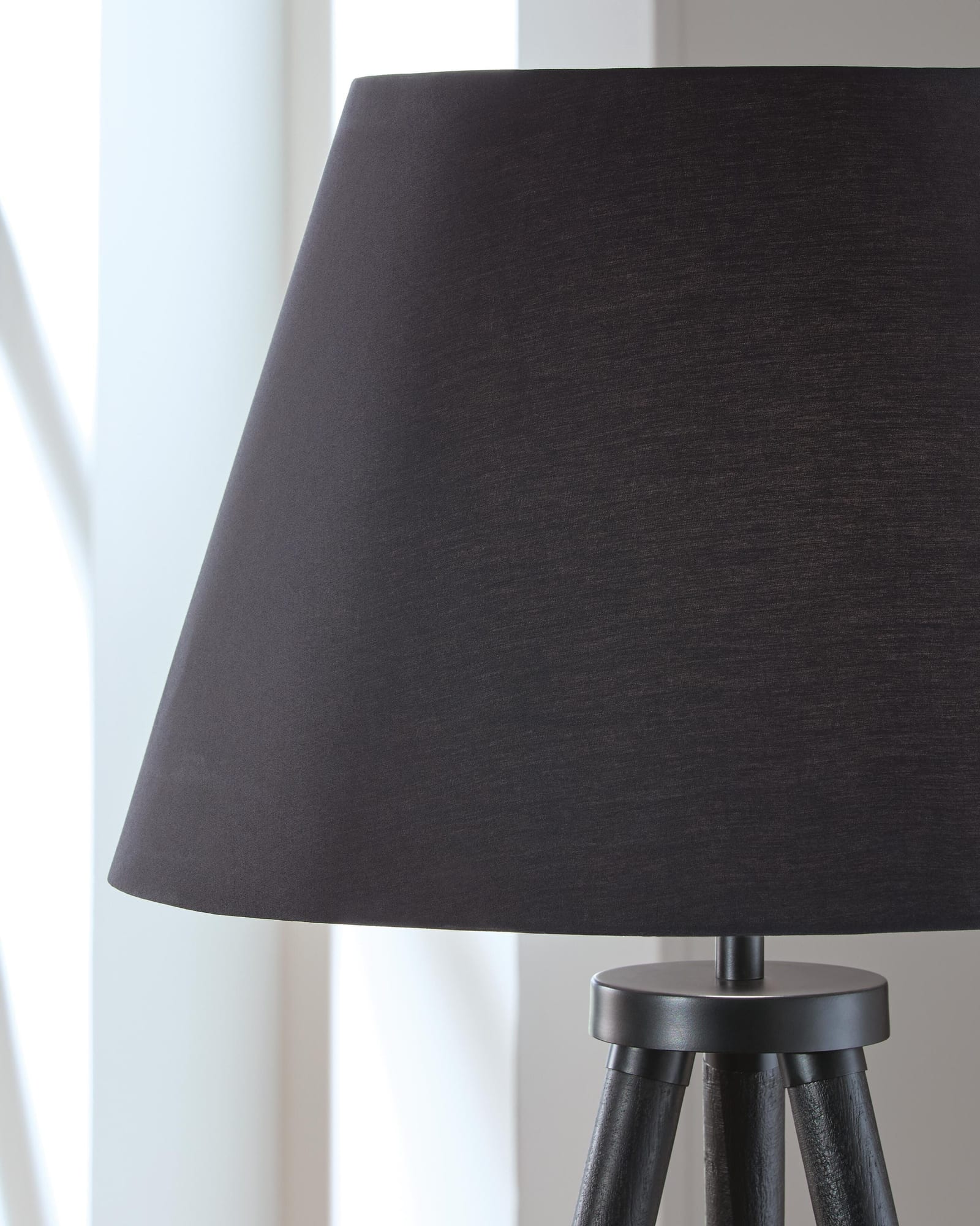 Orhan Black Floor Lamp detail view