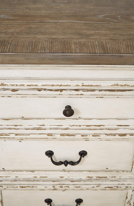 Realyn Chipped White Dining Set 2 finish detail