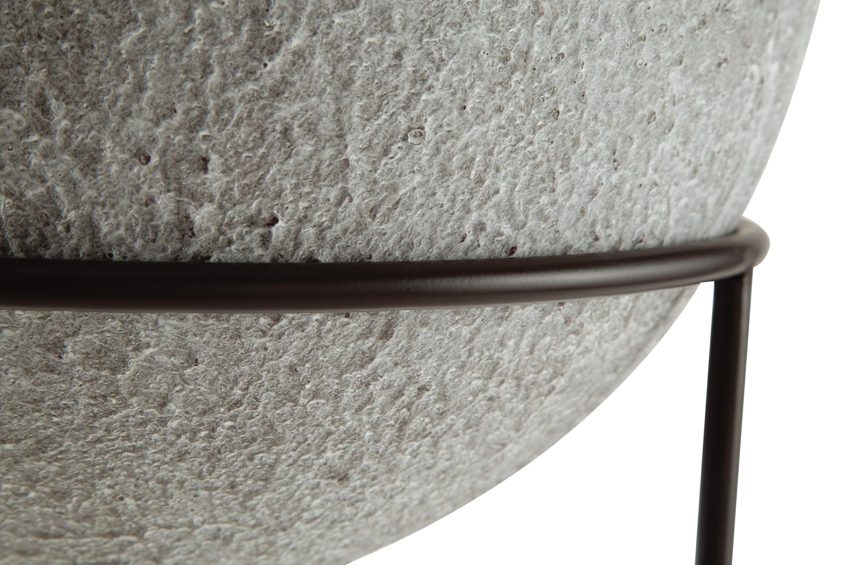 Estonbank Distressed Cream Vase finish detail