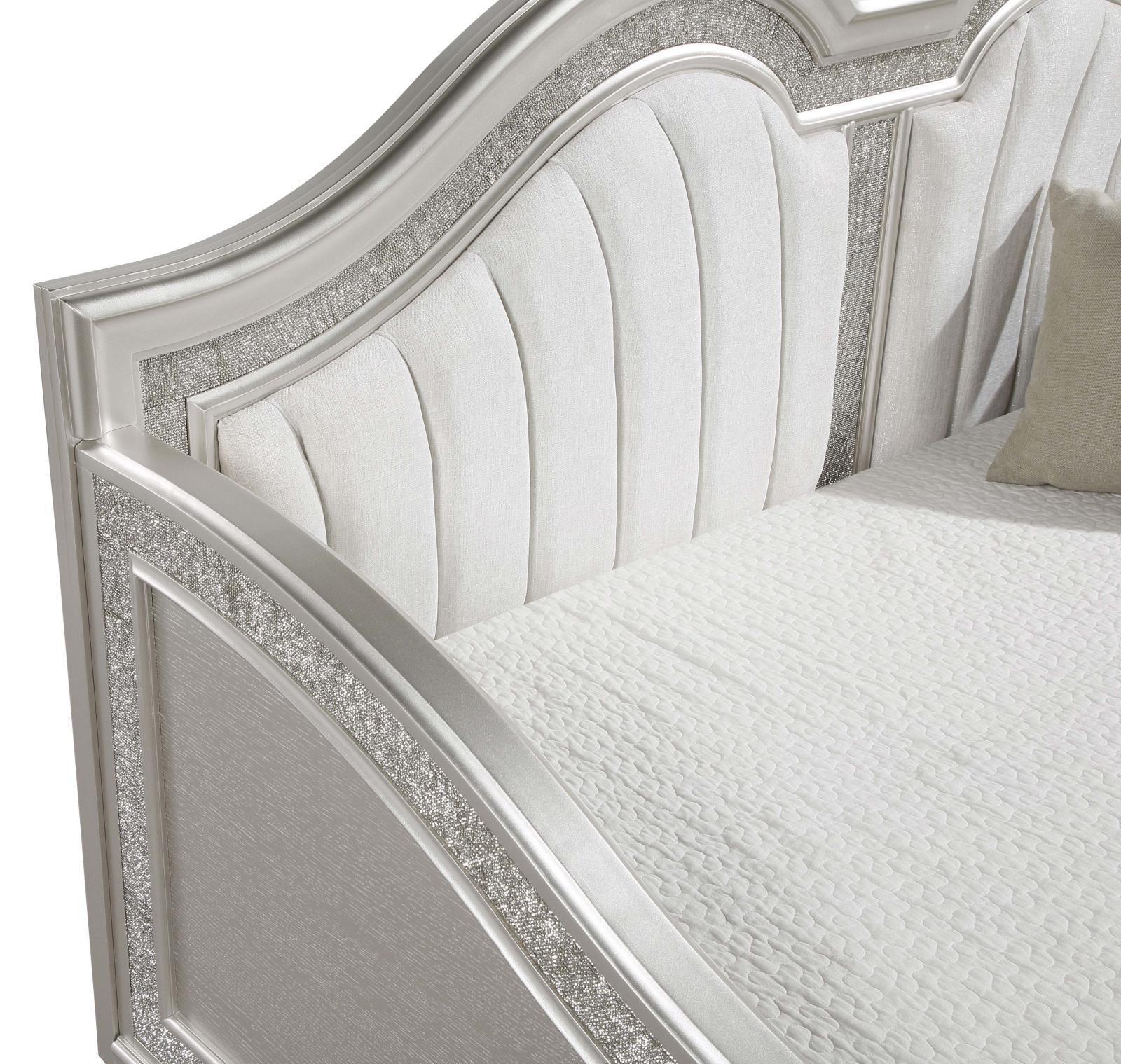 Evangeline Evangeline Upholstered Twin Daybed With Faux Diamond Trim Silver And Ivory 360121 - Ella Furniture