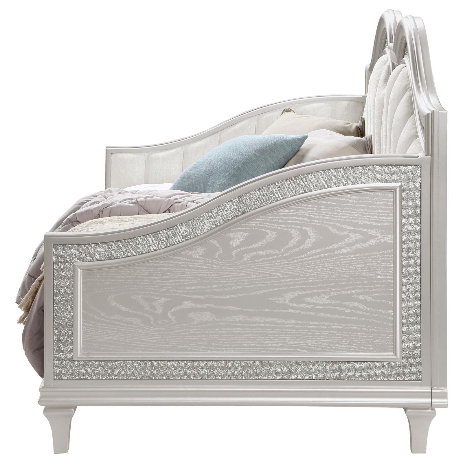 Evangeline Evangeline Upholstered Twin Daybed With Faux Diamond Trim Silver And Ivory 360121 - Ella Furniture