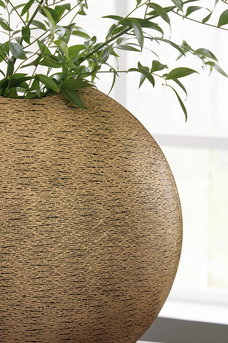 Iansboro Antique Gold Finish Vase detail view