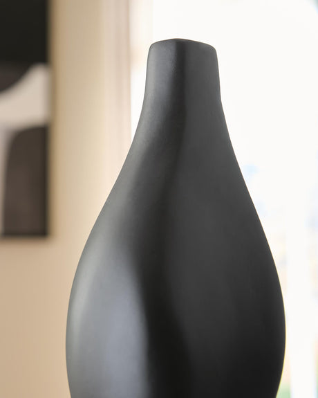 Judsen Black Vase detail view