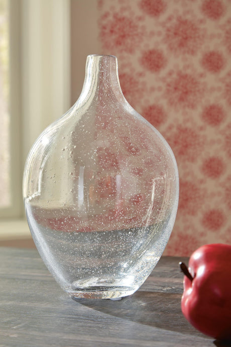 Kurthorne Clear Vase detail view