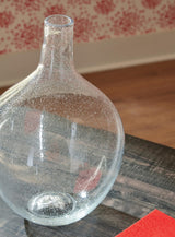 Kurthorne Clear Vase detail view