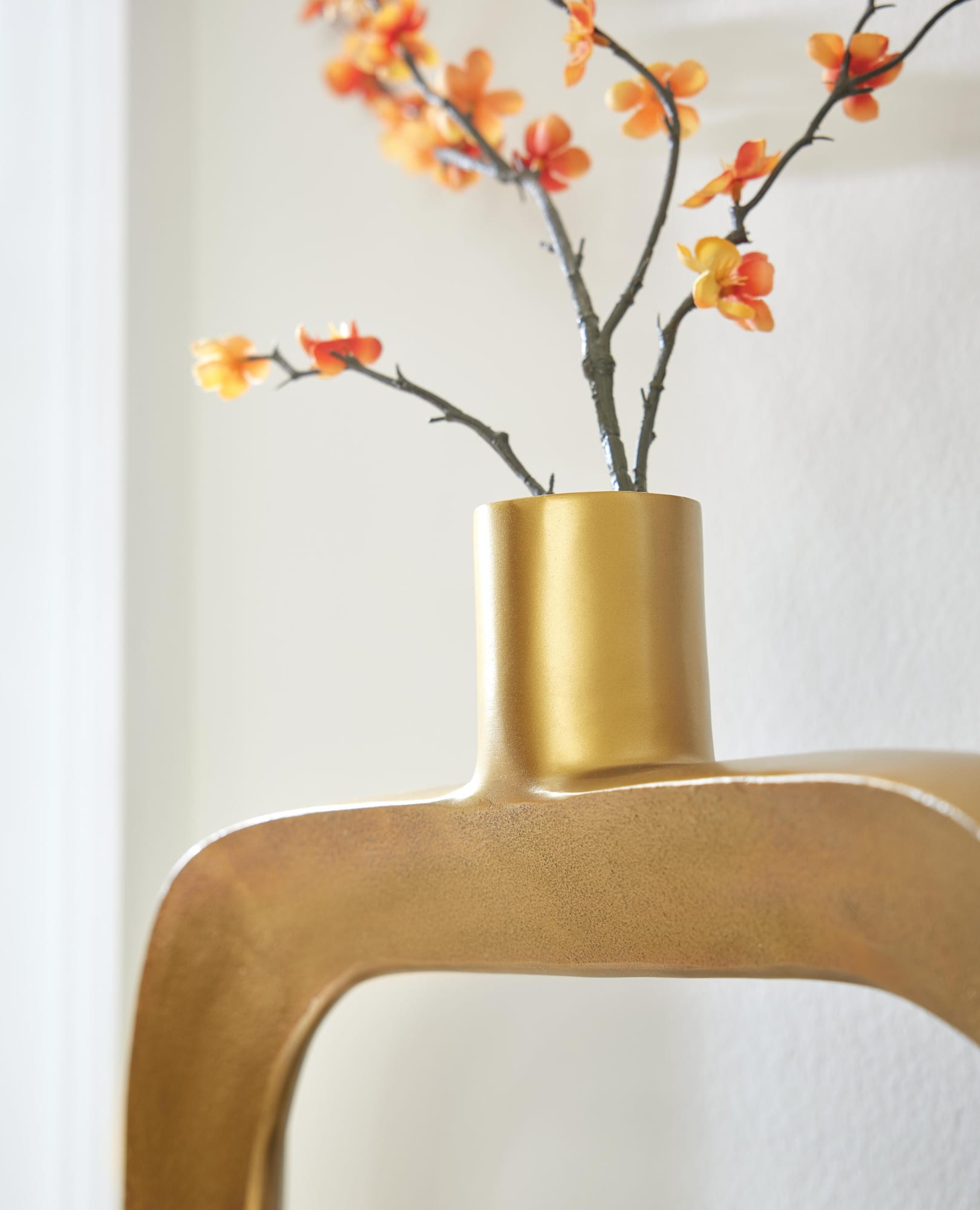 Lawtonville Antique Gold Finish Vase detail view