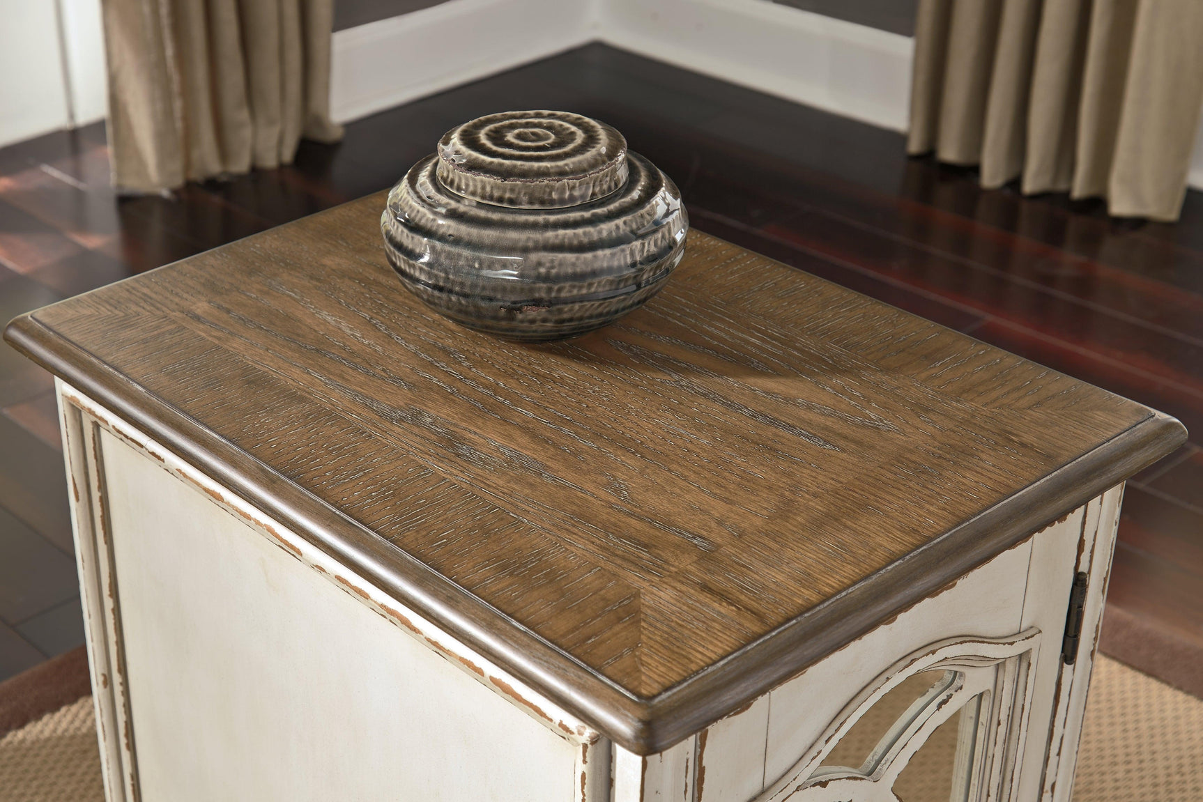 Realyn White/brown Coffee Table With 1 End Table PKG008635 - T523-9 | T743-7 - Ella Furniture