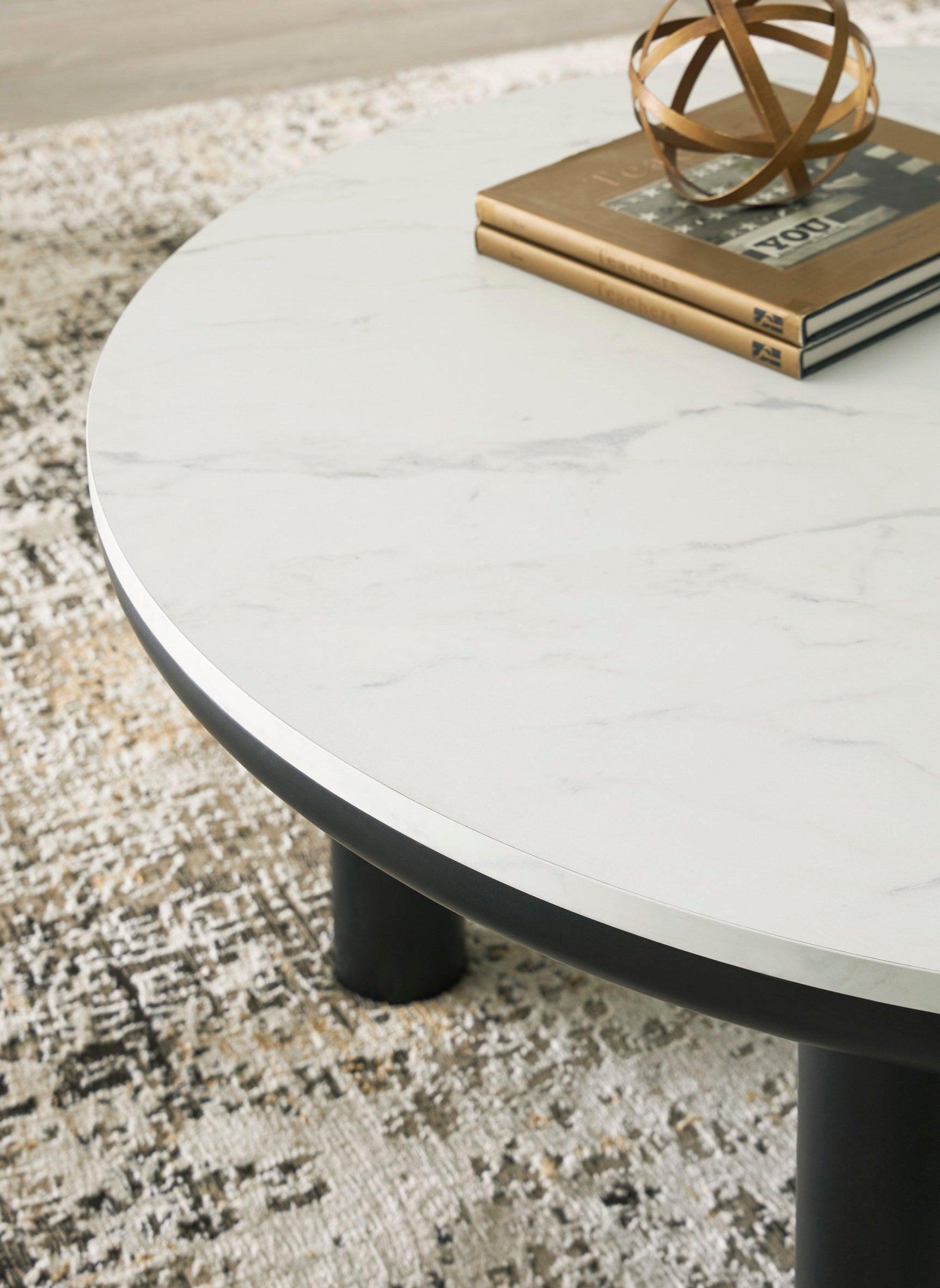 Kom Black White Occasional Table Set