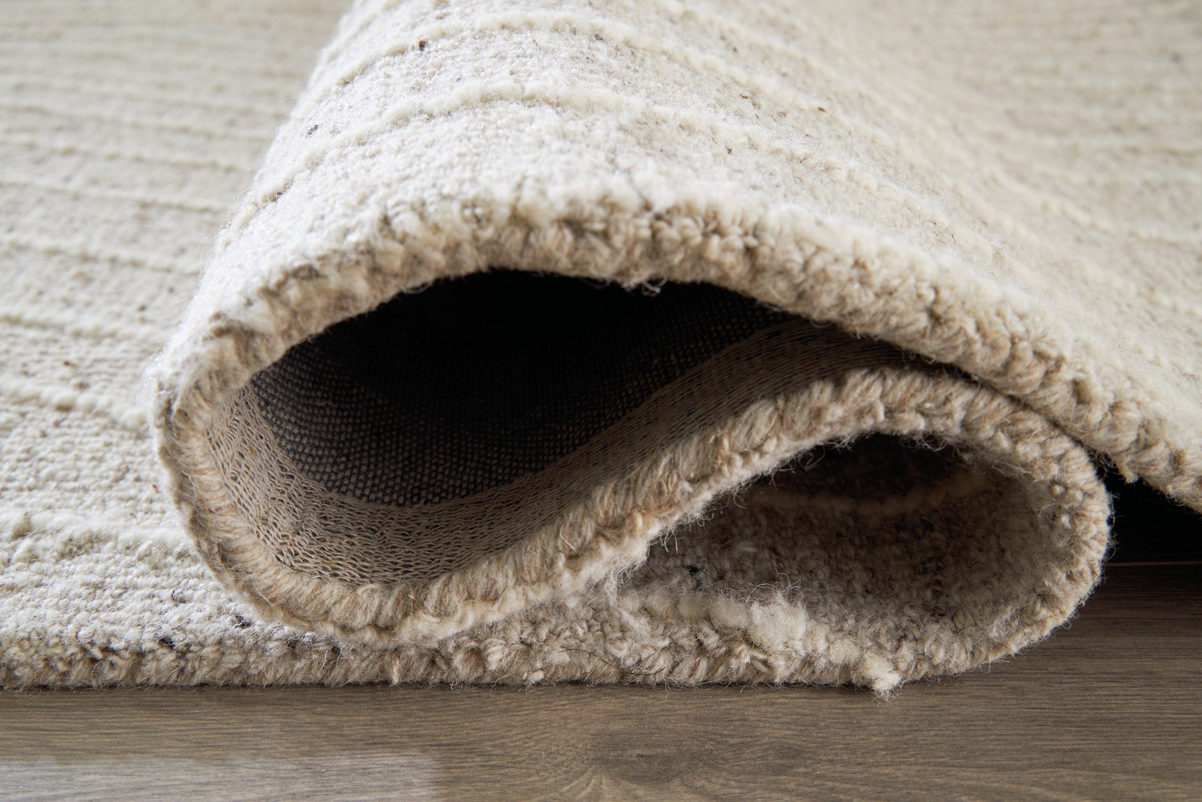 Varahill Gray/Ivory Large Rug - Ella Furniture