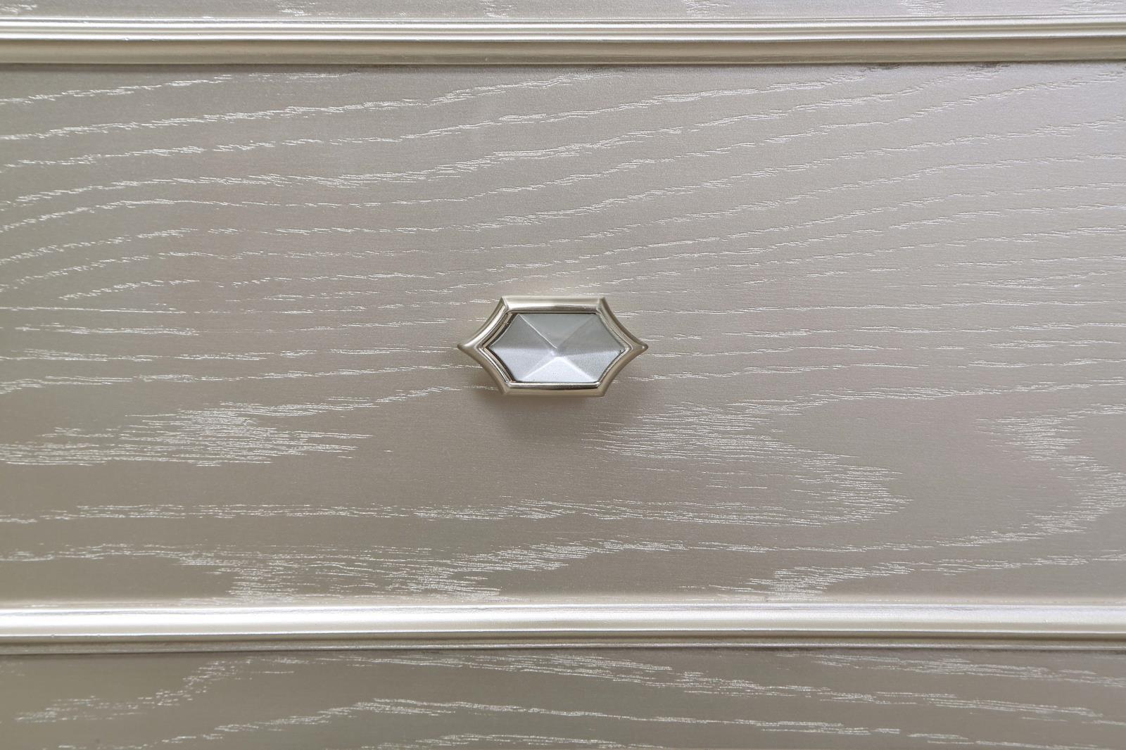Evangeline 3-Drawer Nightstand Silver Oak - Ella Furniture