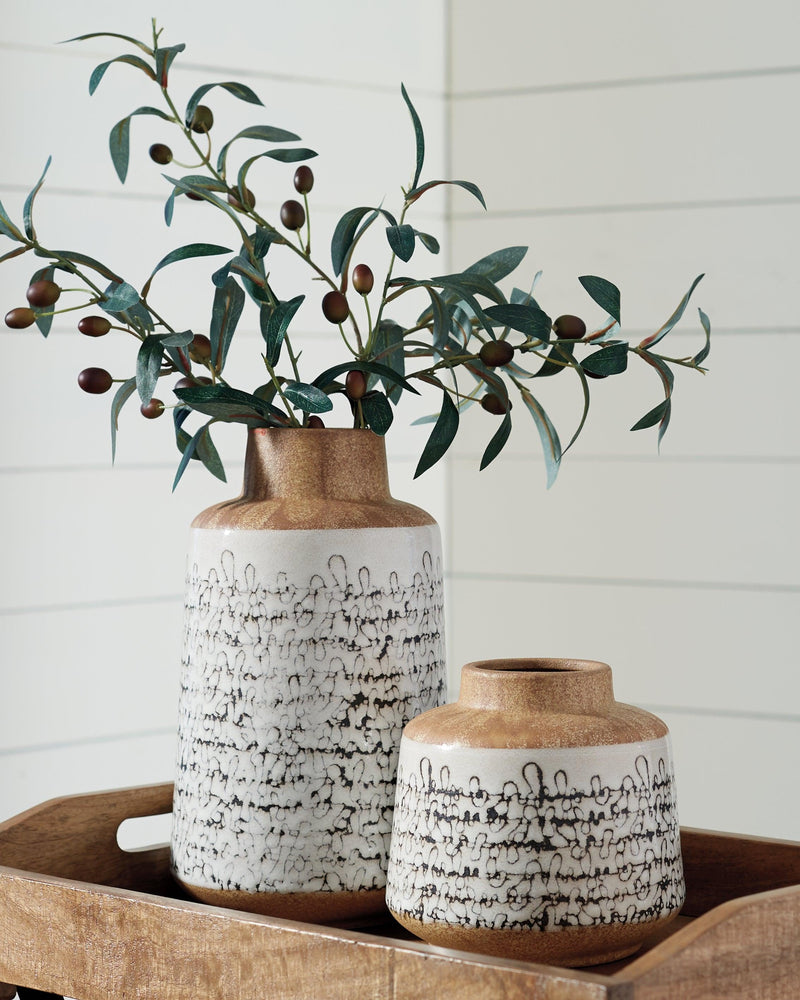 Meghan Tan/black Vase (Set Of 2)