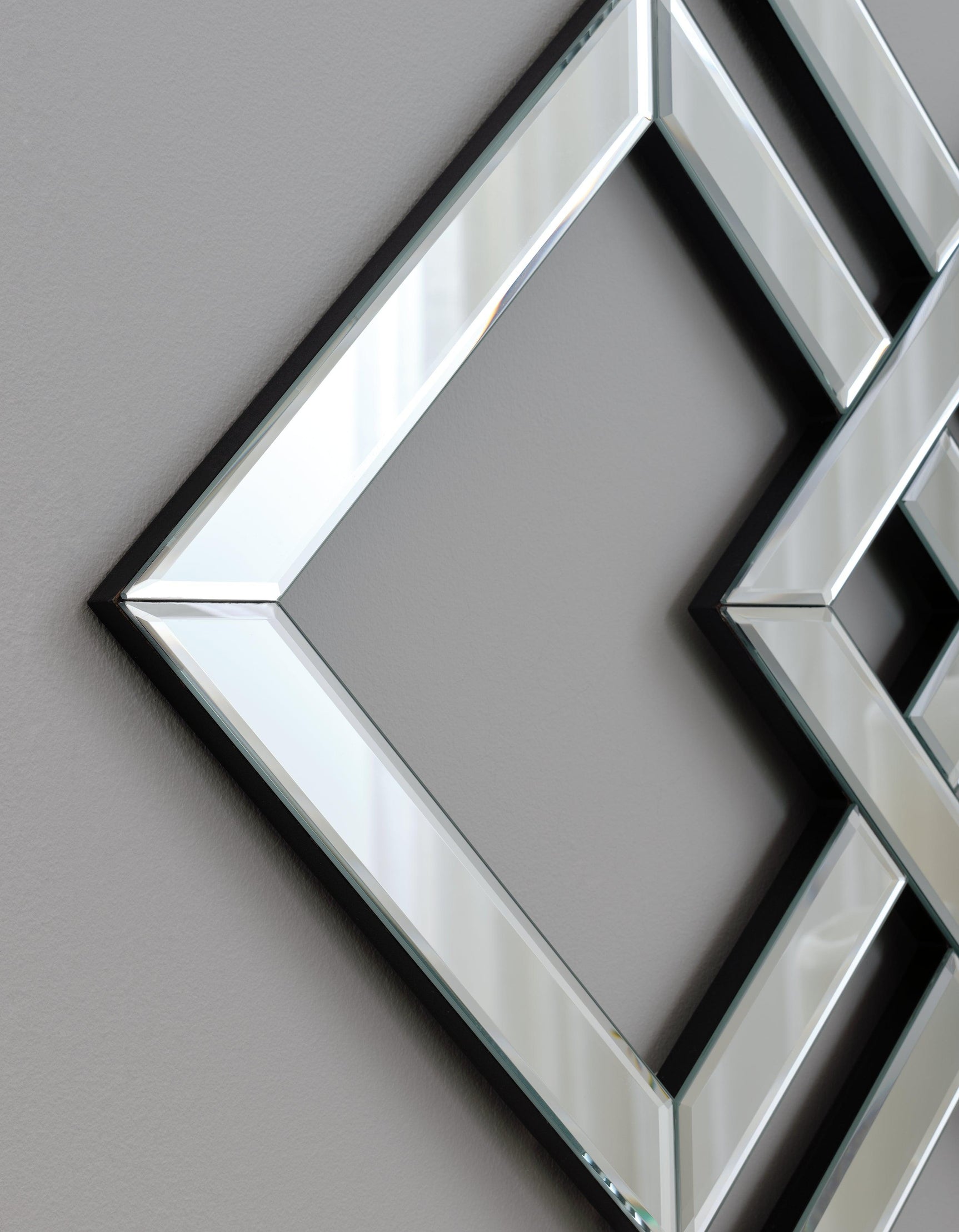 Quinnley Mirror Accent Mirror - Ella Furniture