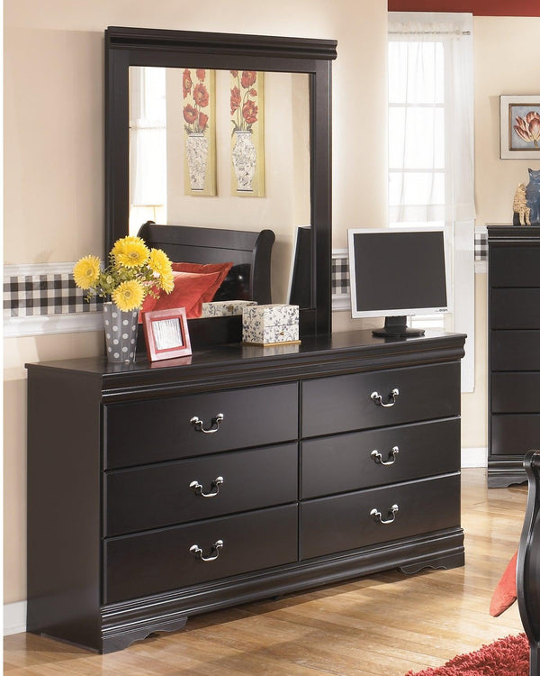 Huey Vineyard Black Dresser And Mirror - Ella Furniture
