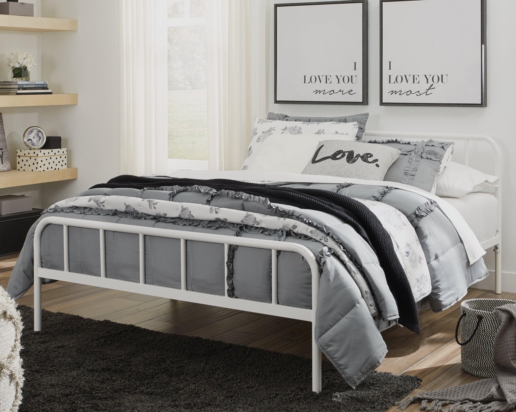 Trentlore White Full Platform Bed - Ella Furniture