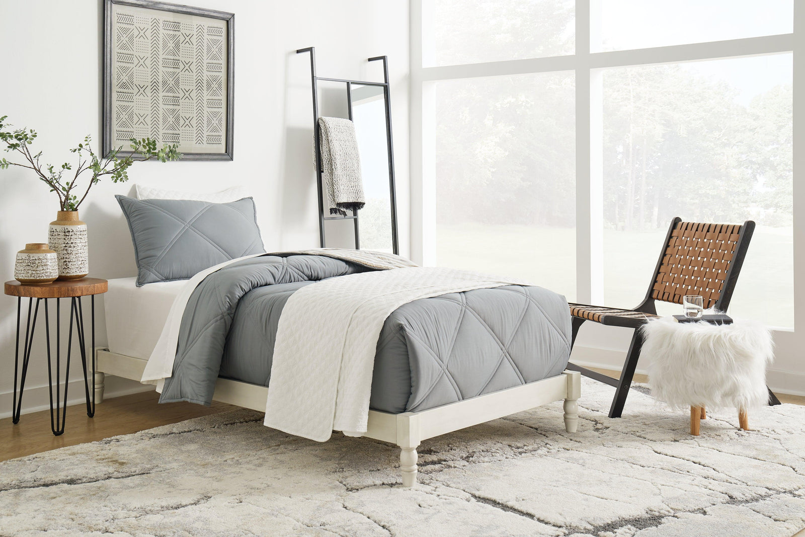 Tannally White Twin Platform Bed - Ella Furniture
