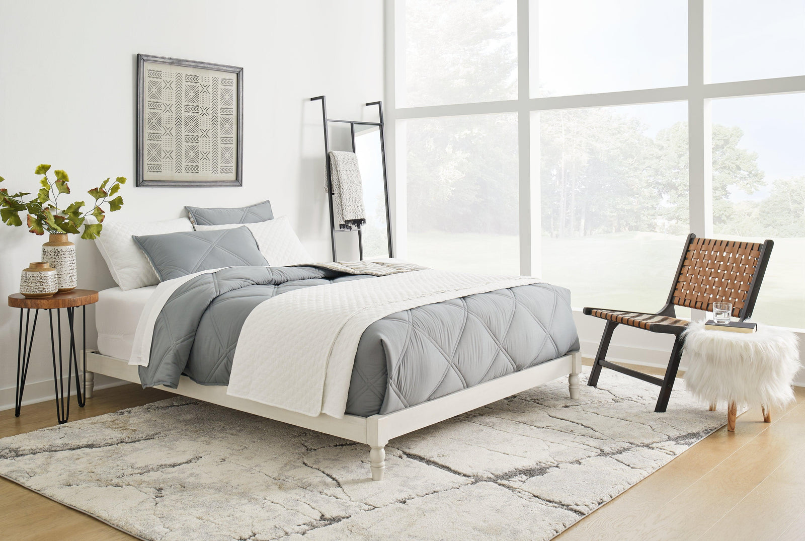 Tannally White Queen Platform Bed - Ella Furniture