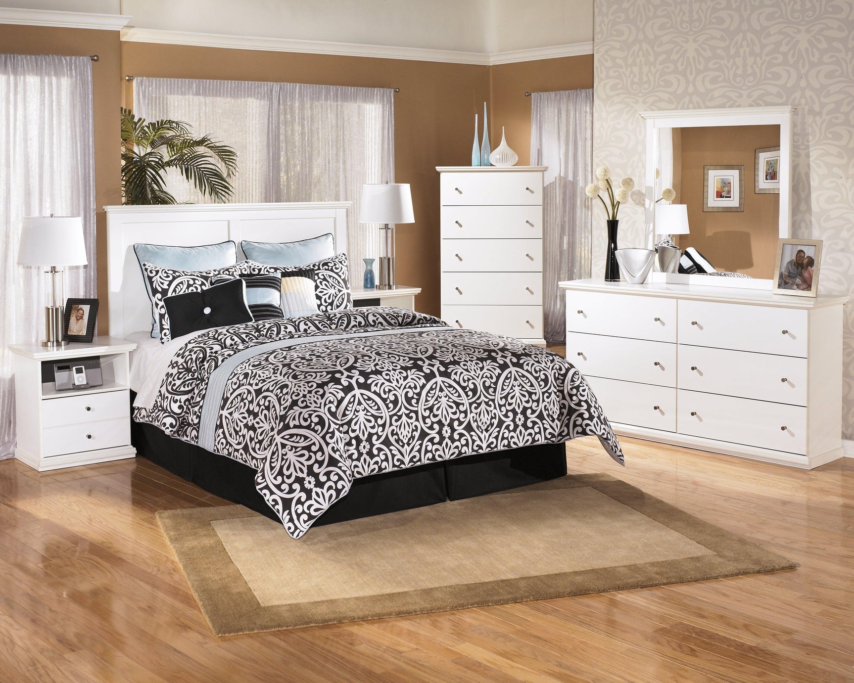 Bostwick Shoals White Chest Of Drawers - Ella Furniture