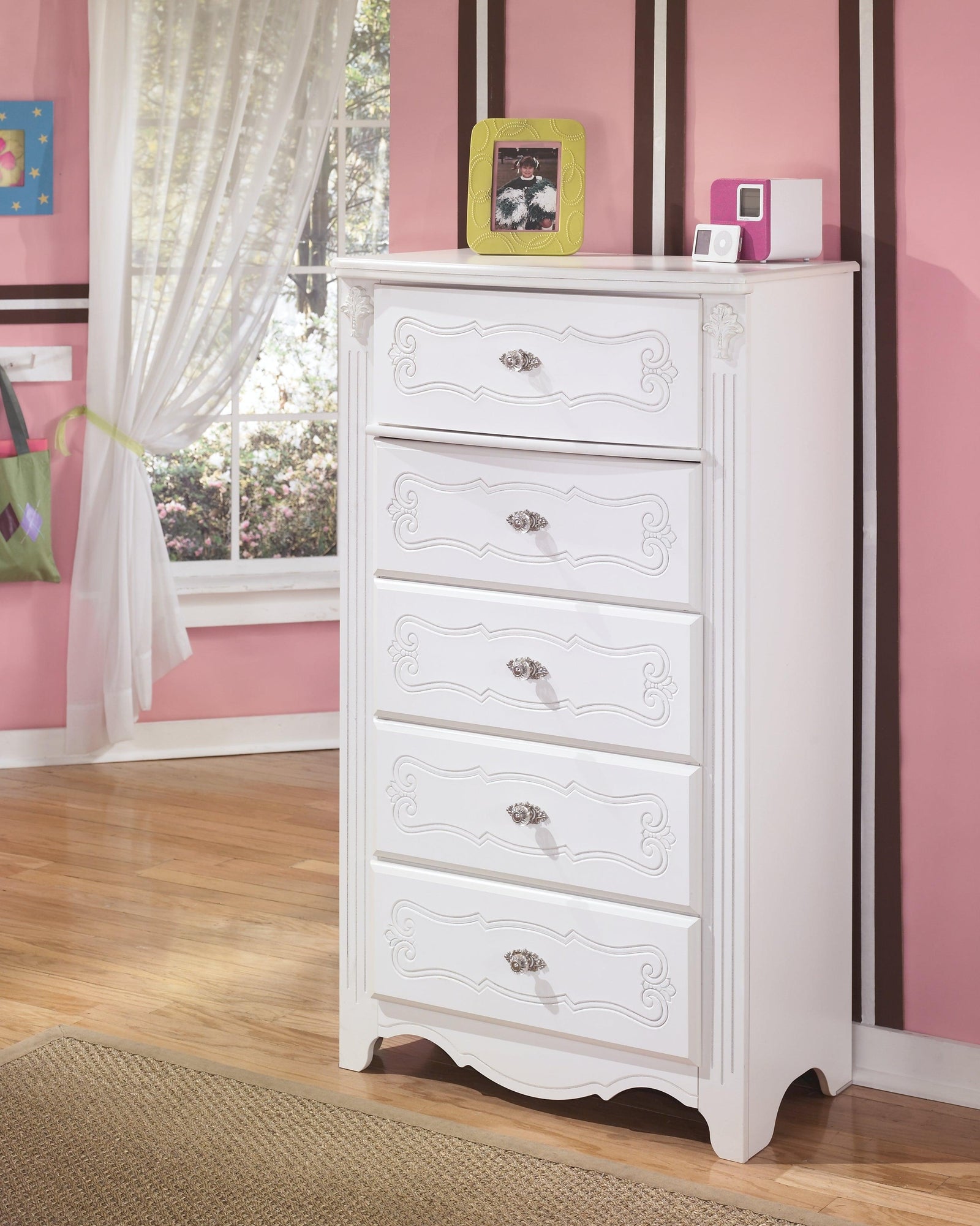 Exquisite White Chest Of Drawers