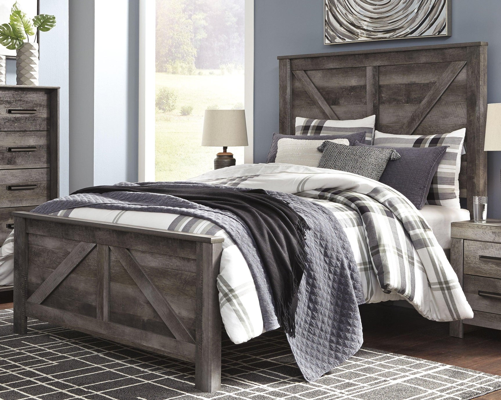 Wynnlow Gray Queen Crossbuck Panel Bed - Ella Furniture