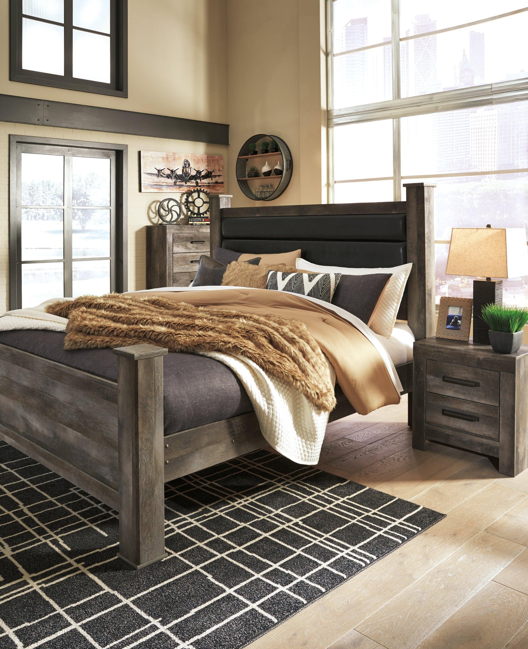 Wynnlow Gray King Poster Bed - Ella Furniture