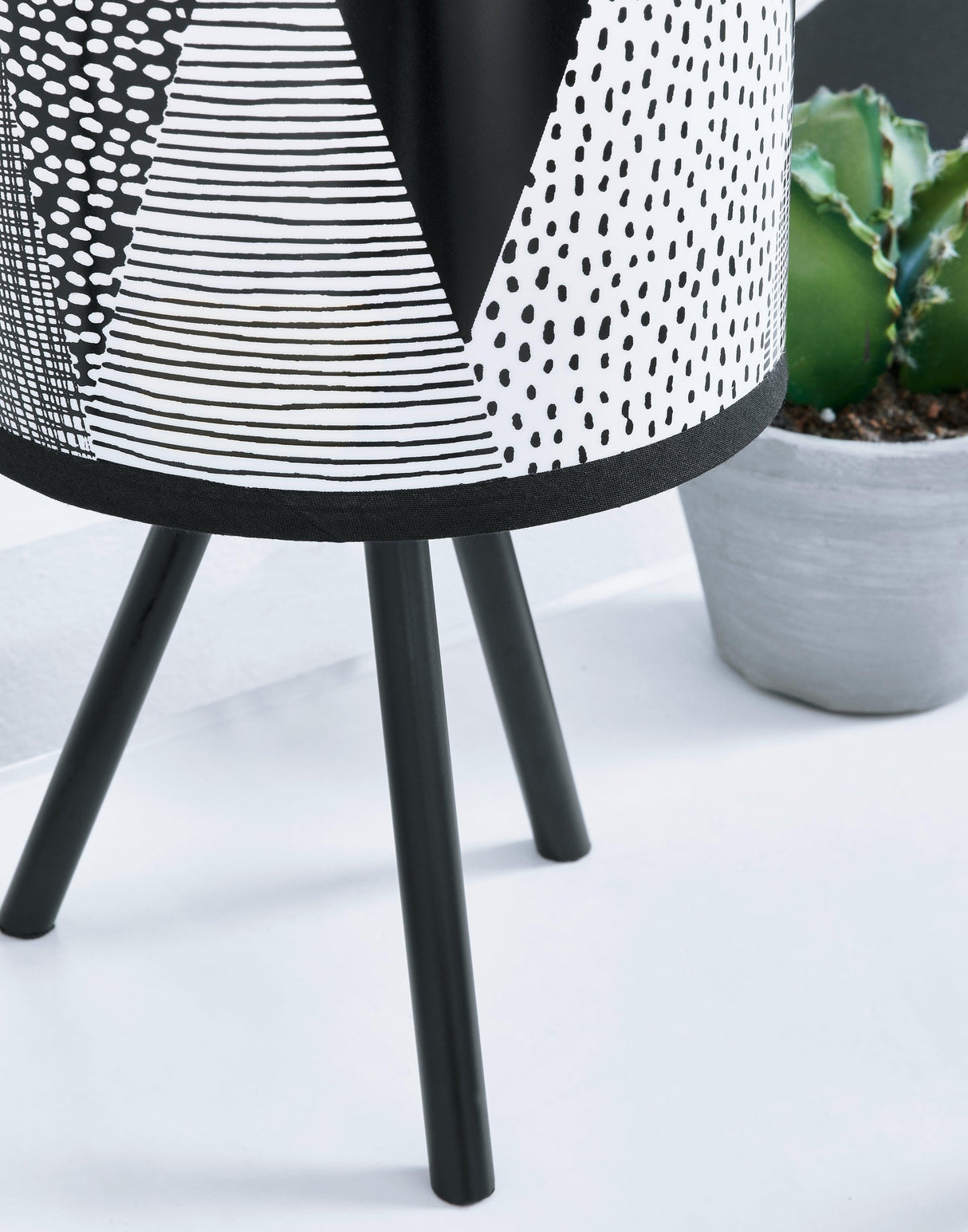 Manu White/Black Table Lamp - Ella Furniture