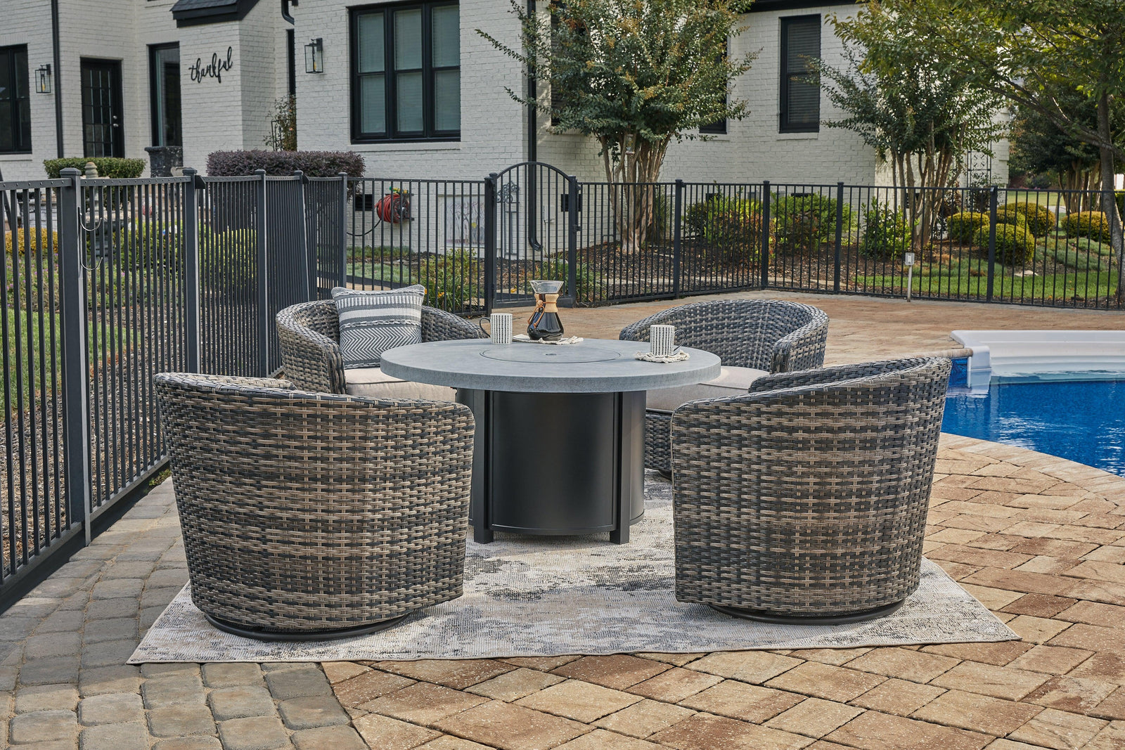 Coulee Gray/black Mills Outdoor Fire Pit Table And 4 Chairs