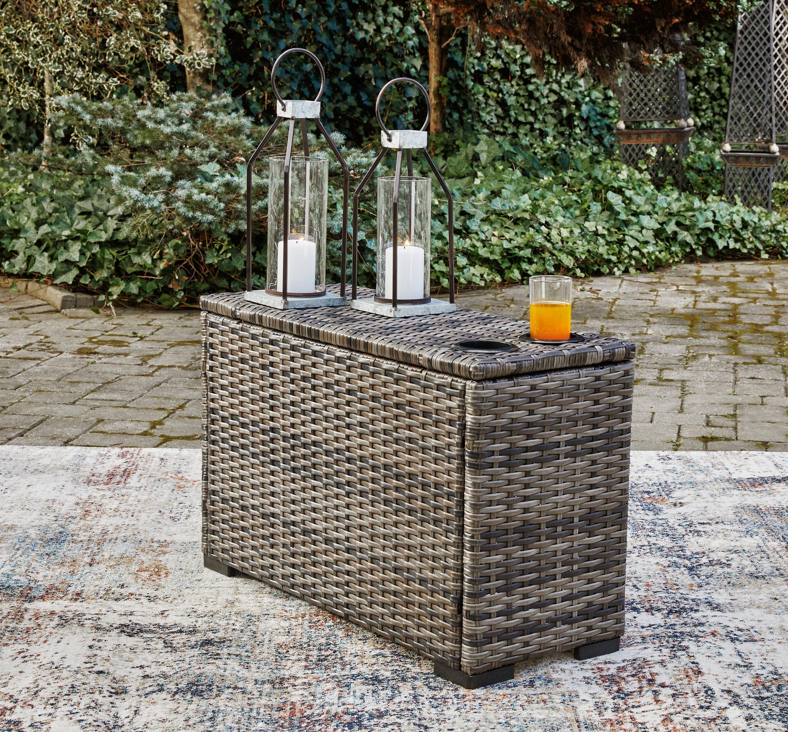 Harbor Court Gray Console With Drink Holders
