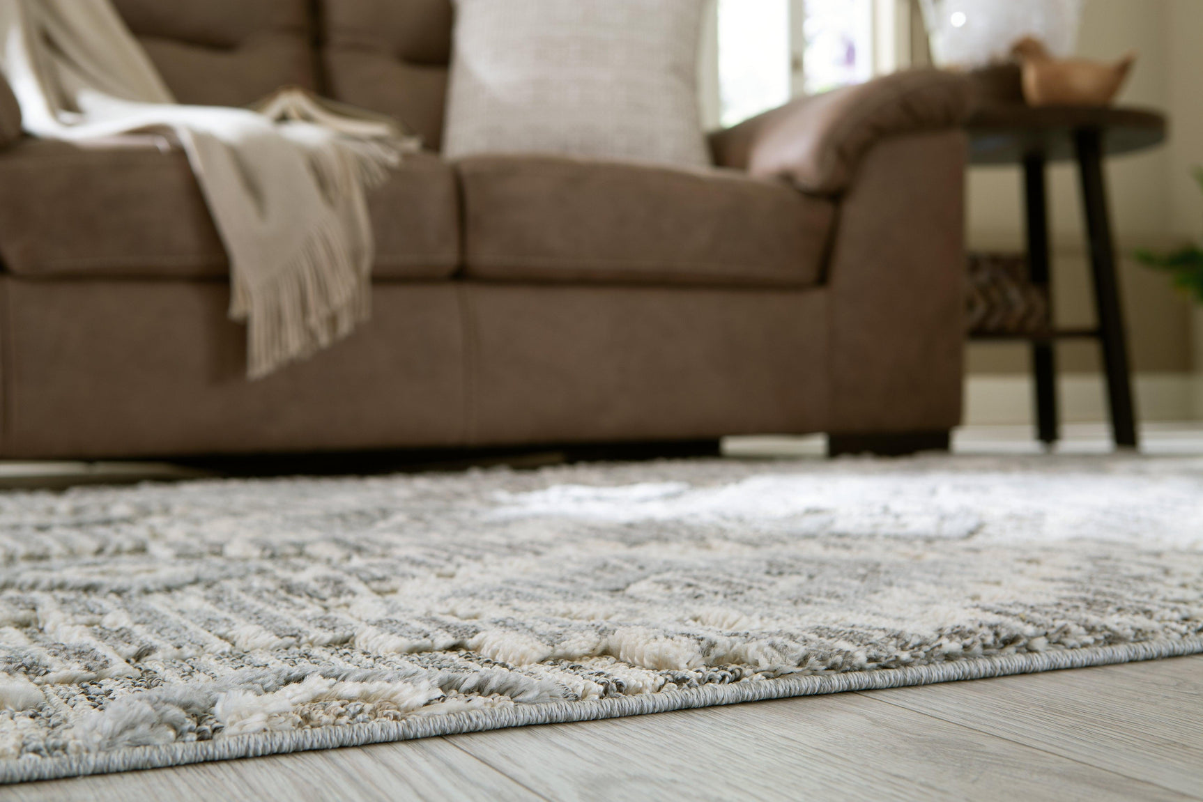 Monwick Cream/gray 5'3" X 7'3" Rug - Ella Furniture