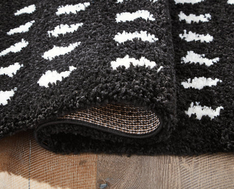 Minston Black/white 5' X 7' Rug - Ella Furniture