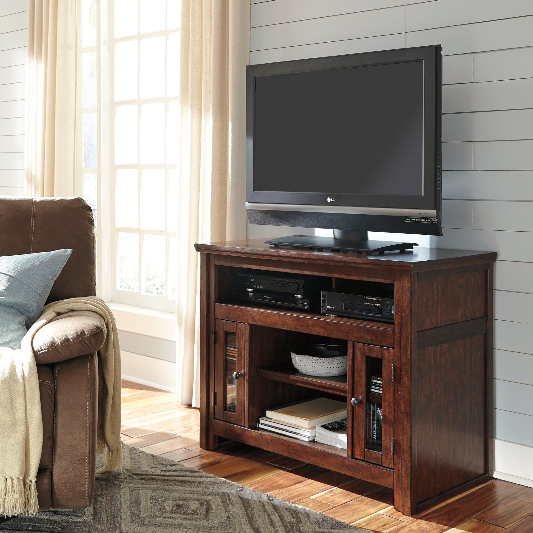 Harpan Reddish Brown 42" Tv Stand - Ella Furniture